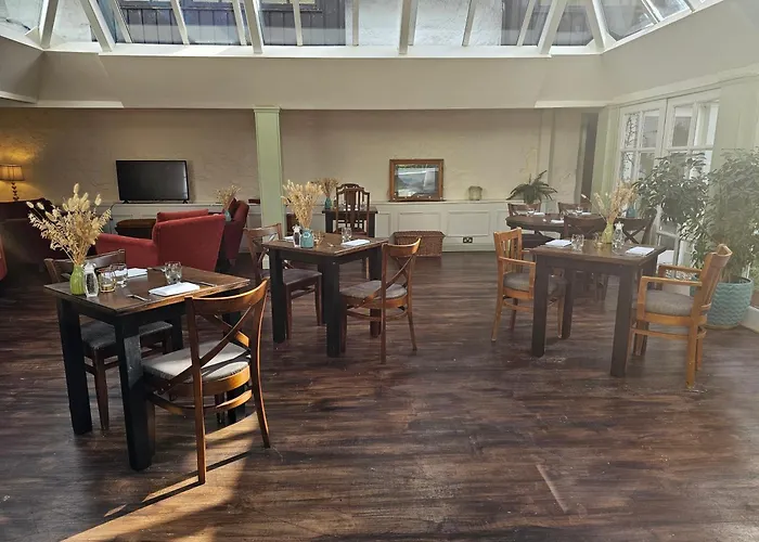 Taychreggan, Signature Collection By Eight Continents
